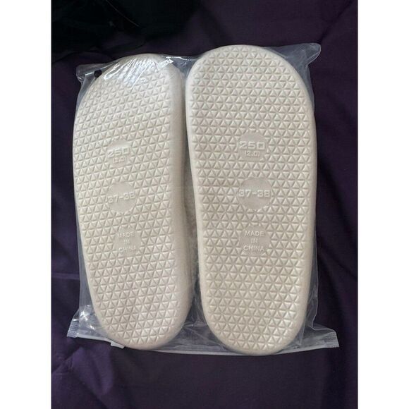 Super cute brand new Pink Bow slippers 37/38 best to fit 6-7 - Picture 2 of 2